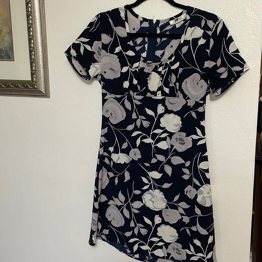 Short Floral dress in navy